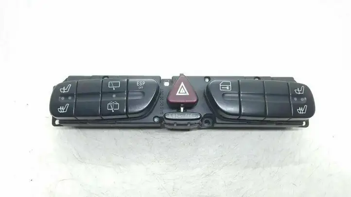 Mercedes-Benz C W203 (2000 - 2007) 2038218658 Блок кнопок на панели — фото 1