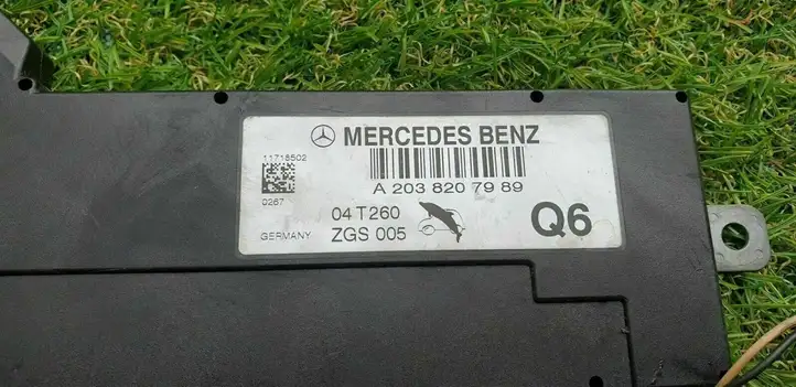 Mercedes-Benz C W203 (2000 - 2007) A2038207989 Усилитель антенны — фото 5