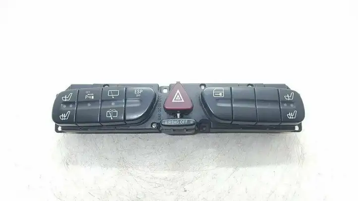 Mercedes-Benz C W203 (2000 - 2007) 2038218758 Блок кнопок на панели — фото 1