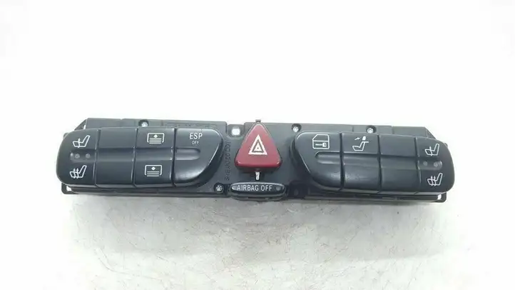 Mercedes-Benz C W203 (2000 - 2007) 2038208310 Блок кнопок на панели — фото 1