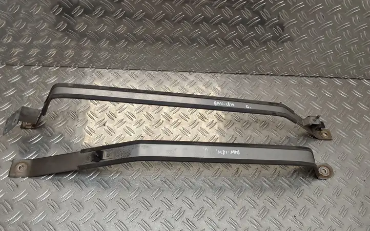 Toyota RAV 4 (XA40) (2012 - 2018) Кронштейн топливного бака — фото 1