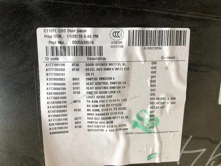 Mercedes-Benz CLA C118,X118 (2019 - ) A1187204301 Обшивка передней двери — фото 2