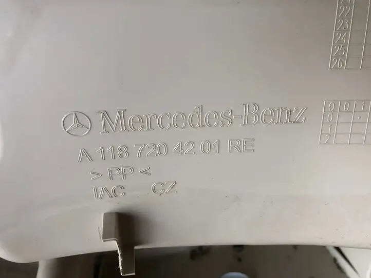 Mercedes-Benz CLA C118,X118 (2019 - ) A1187204201 Обшивка передней двери — фото 2