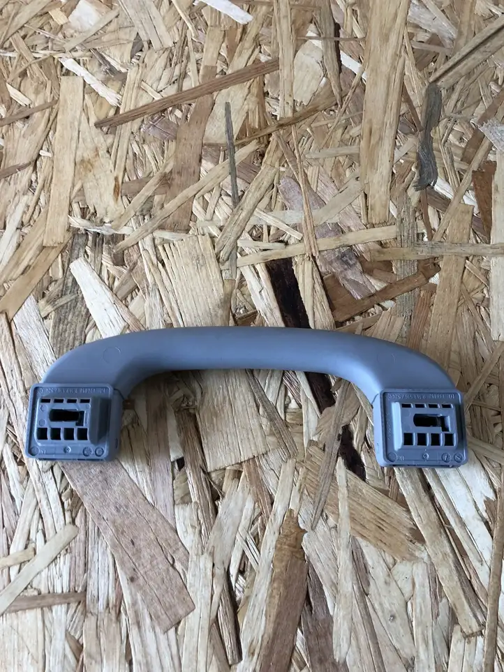 BMW X1 E84 (2009 - 2015) 9143516 Потолочная ручка передняя — фото 3