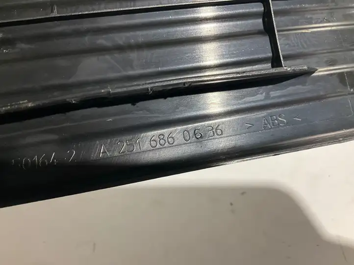 Mercedes-Benz R W251 (2005 - 2013) A2516860636 Внутренняя отделка переднего порога — фото 4