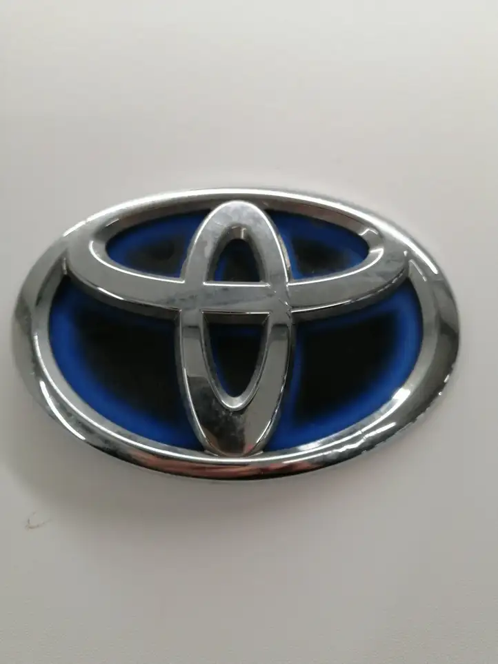 Toyota Auris E180 (2012 - 2018) Эмблема автомобиля — фото 1