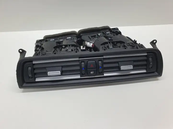 BMW 5 F10 F11 (2009 - 2016) 9166891 Центральный воздушный дефлектор — фото 3