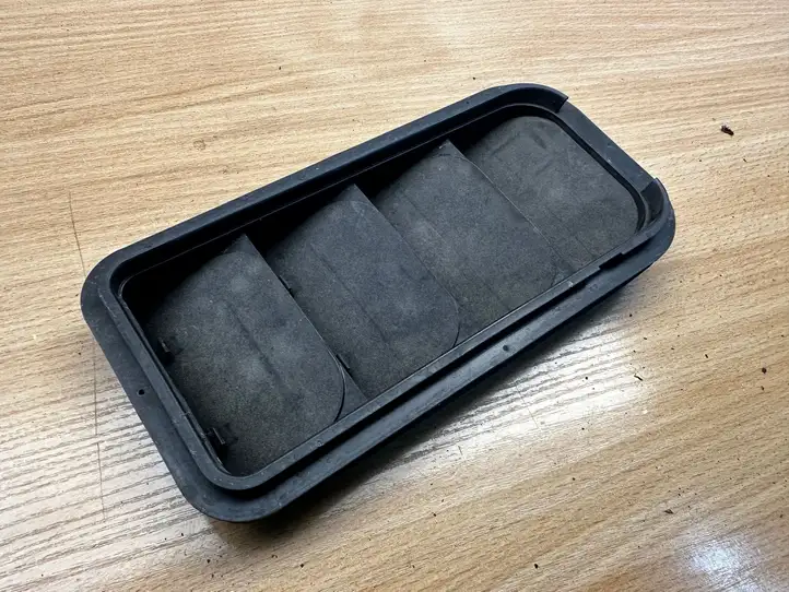 Volkswagen Golf Sportsvan (2014 - 2017) 7N0819465D Решетка в крыле — фото 5