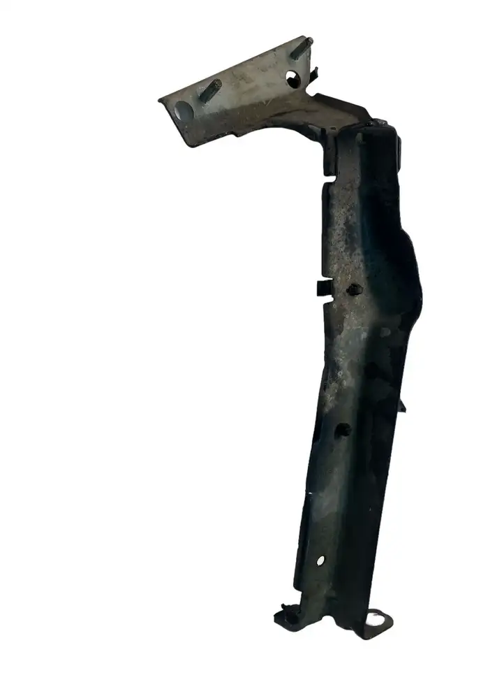 Audi A4 S4 B8 8K (2011 - 2015) 8K0821135B Крепление крыла — фото 1