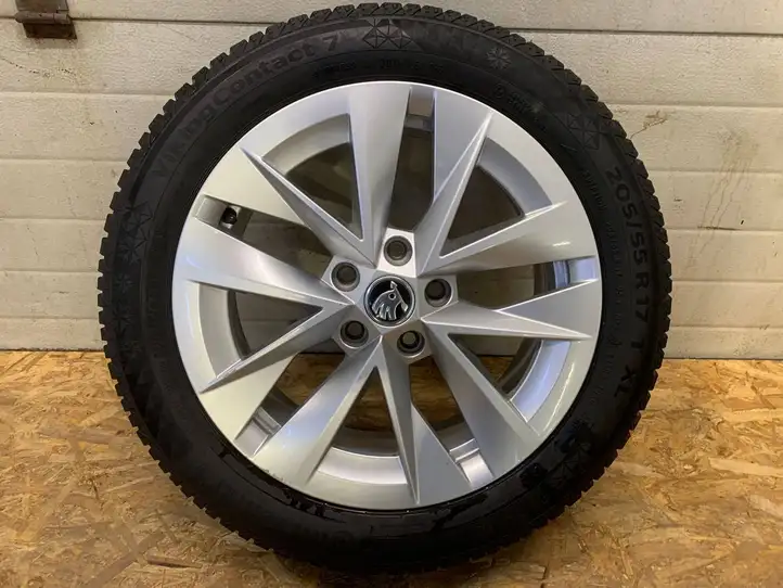 Skoda Octavia Mk4 (2019 - ) 5E3601025 Легкосплавный колесный диск R18 — фото 1