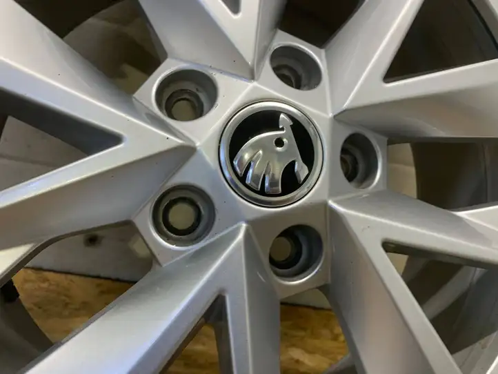 Skoda Octavia Mk4 (2019 - ) 5E3601025 Легкосплавный колесный диск R18 — фото 12