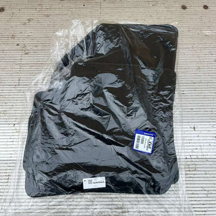 Volvo V60 (2018 - )  32241804 Комплект автомобильного коврика
