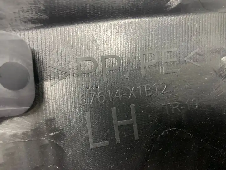 Toyota RAV 4 (XA40) (2012 - 2018) 67614X1B12 Обшивка задней двери — фото 9