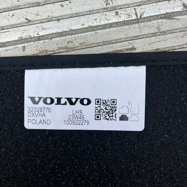 Volvo XC40 (2017 - )  32357638 Комплект автомобильного коврика