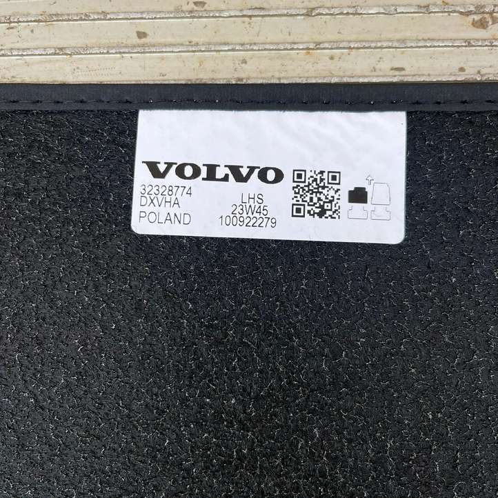 Volvo XC40 (2017 - )  32357638 Комплект автомобильного коврика
