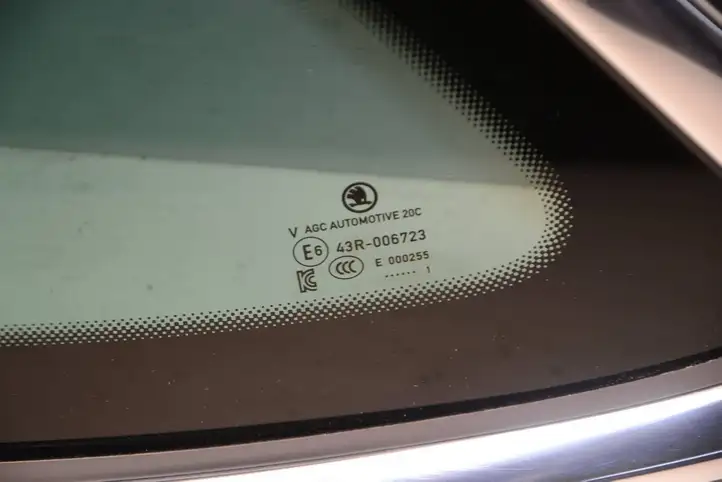Skoda Octavia Mk4 (2019 - ) 5E7845297C Заднее боковое стекло — фото 3