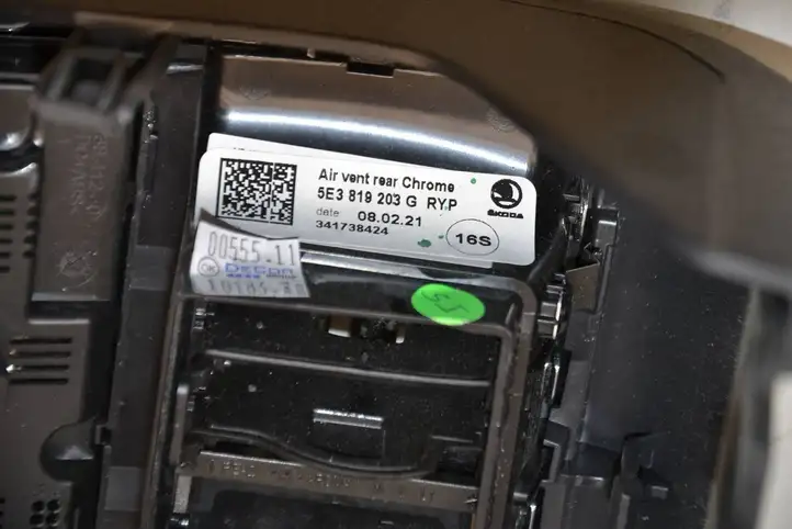 Skoda Octavia Mk4 (2019 - ) 5E3857289 Задняя пепельница — фото 6