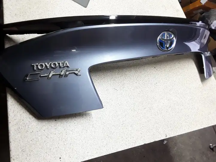 Toyota C-HR I (2016 - 2022) 76811F4010 Обшивка багажника — фото 1