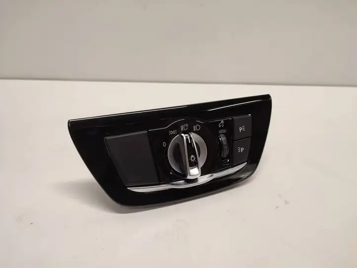 BMW 5 G30 G31 (2016 - ) 9493731 Включатель фонарей — фото 1