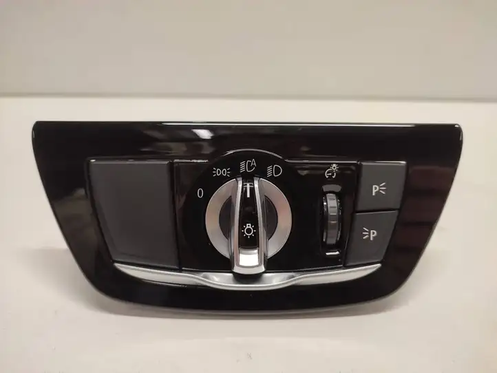 BMW 5 G30 G31 (2016 - ) 9493731 Включатель фонарей — фото 4