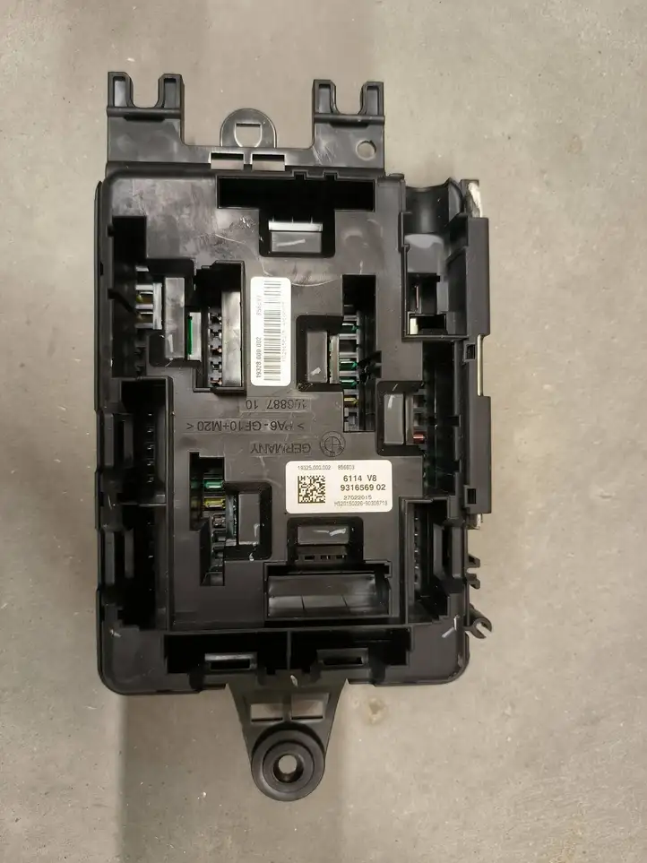 BMW X5 F15 (2013 - 2017) B010147500 Блок предохранителей — фото 1