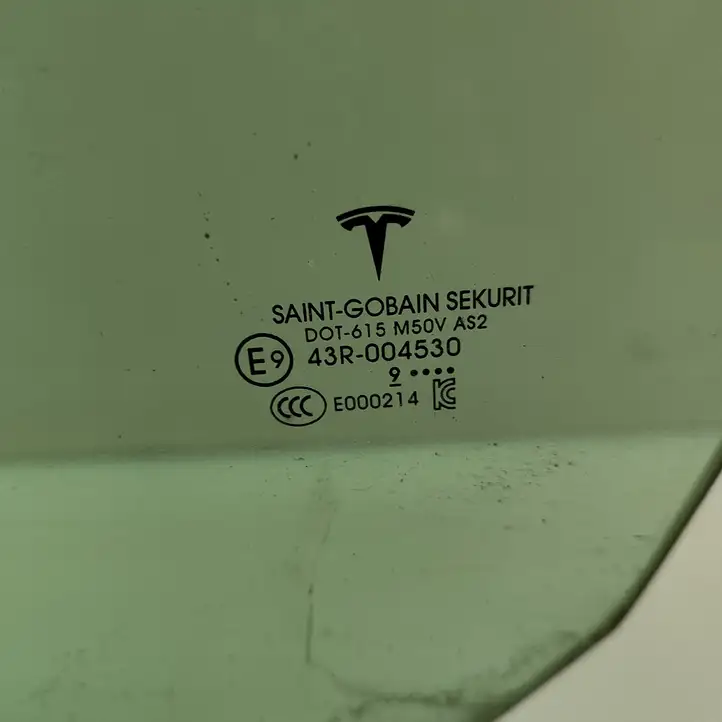 Tesla Model 3 (2017 - 2023) 107790099A Стекло передней двери — фото 5