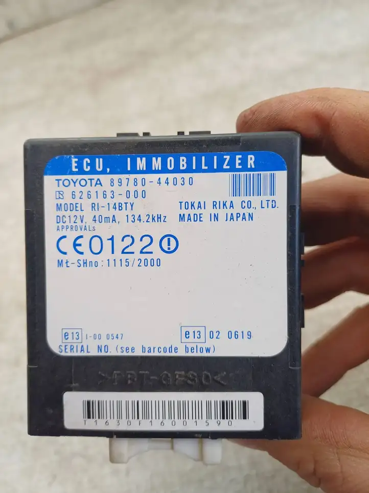 Toyota Avensis Verso (1995 - 2001) 8978044030 Блок иммобилайзера — фото 4