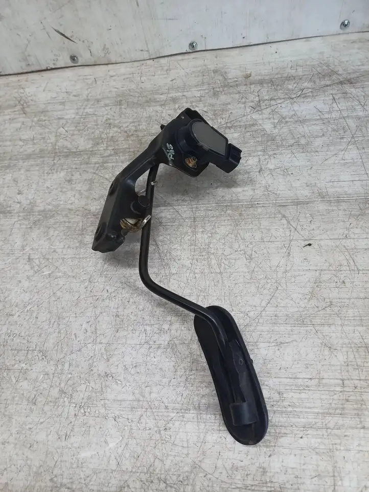 Toyota Avensis Verso (1995 - 2001) 8928147010 Педаль акселератора — фото 4