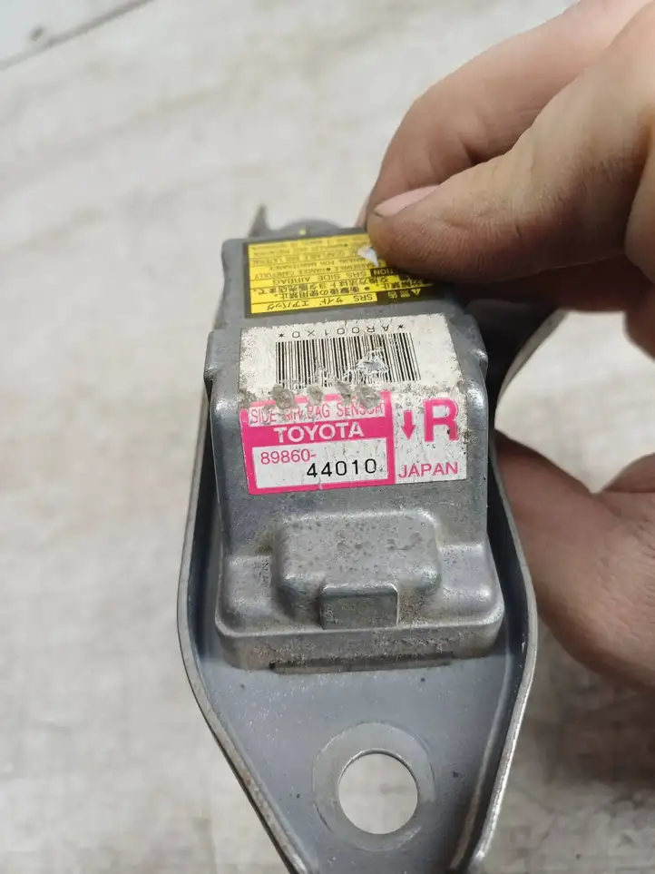 Toyota Avensis Verso (1995 - 2001) 8986044010 Датчик удара SRS — фото 5