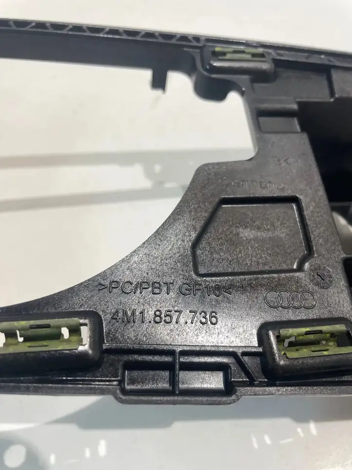 Audi A4 S4 B9 8W (2019 - ) 4M1857736 Рамка центрального динамика — фото 3