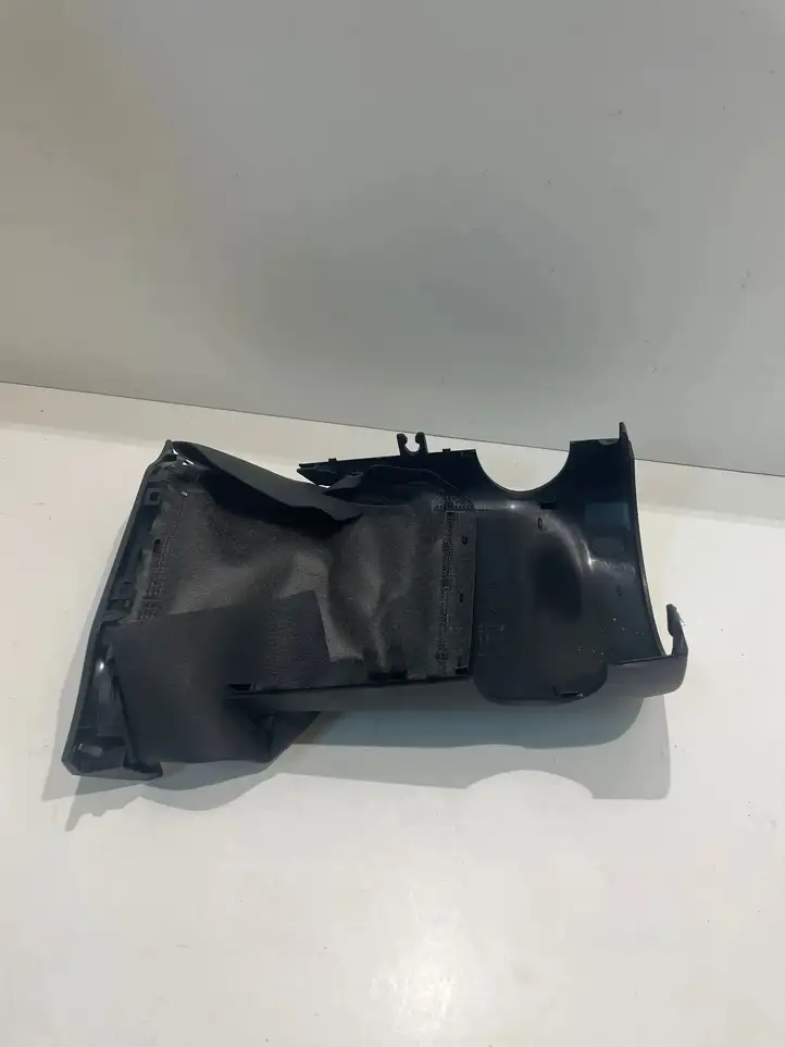 Audi A4 S4 B9 8W (2019 - ) 4M0953491 Обшивка рулевой колонки — фото 3
