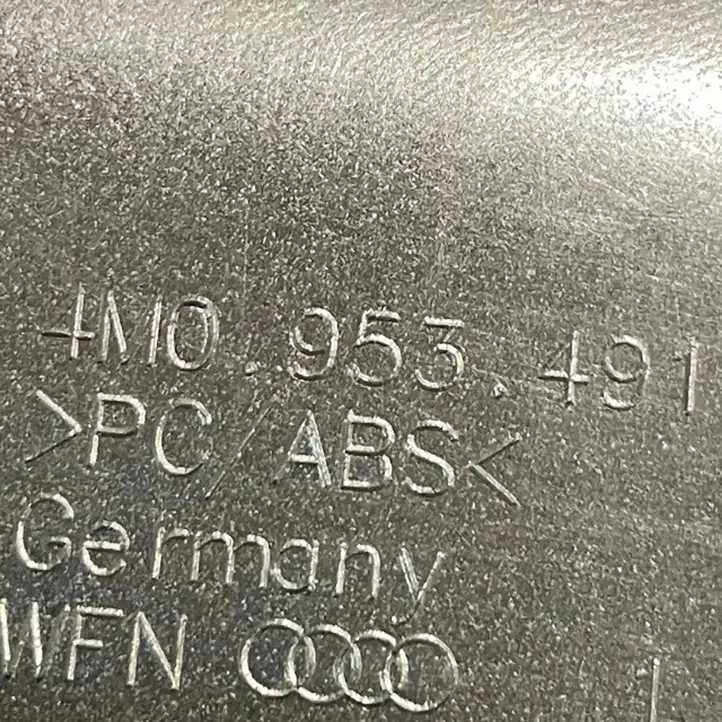 Audi A4 S4 B9 8W (2019 - ) 4M0953491 Обшивка рулевой колонки — фото 5