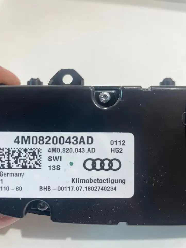 Audi A4 S4 B9 8W (2019 - ) 4M0820043AD Блок управления климат-контролем — фото 4