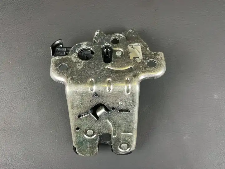 Audi A8 S8 D4 4H (2010 - 2014) 4H0827505A Замок крышки багажника — фото 2