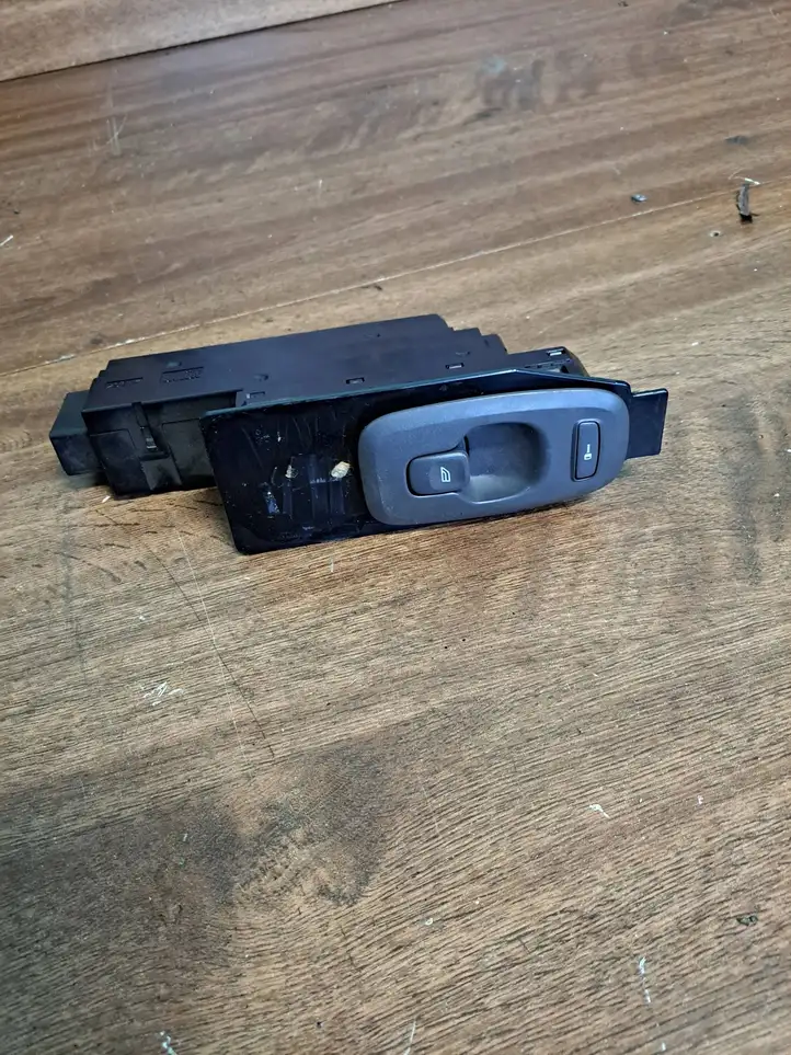 Volvo V70 (2000 - 2004) 9452961 Кнопка стеклоподъемников — фото 1