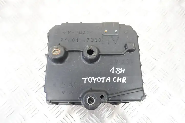 Toyota C-HR I (2016 - 2022) 7440447030 Площадка аккумулятора — фото 2
