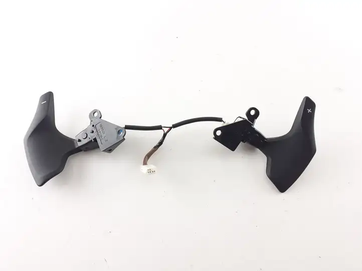 Toyota Verso (2012 - 2015) 189601 Кнопки на рулевом колесе — фото 1
