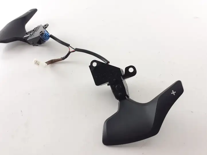 Toyota Verso (2012 - 2015) 189601 Кнопки на рулевом колесе — фото 4