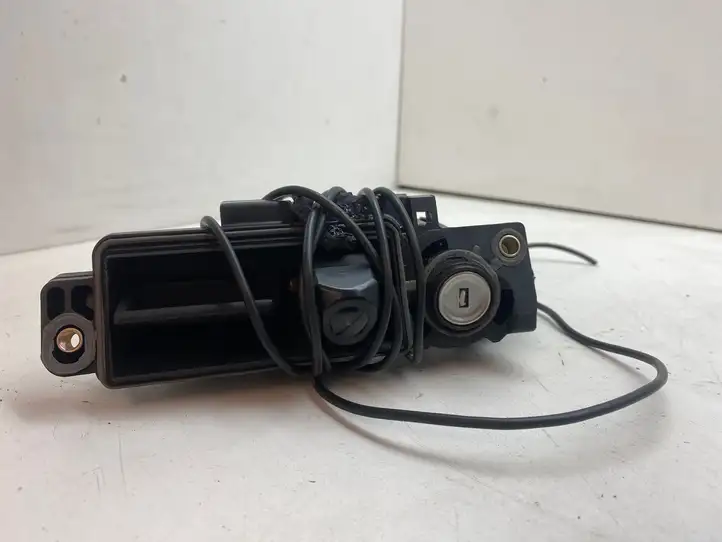 Mercedes-Benz SLK R171 (2005 - 2011) A2037500693 Ручка крышки багажника — фото 1