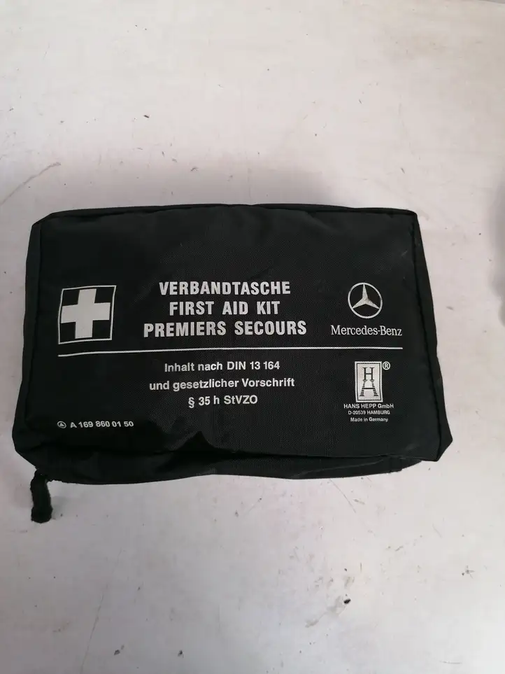 Mercedes-Benz C W203 (2000 - 2007) A1698600150 Автомобильная аптечка — фото 1