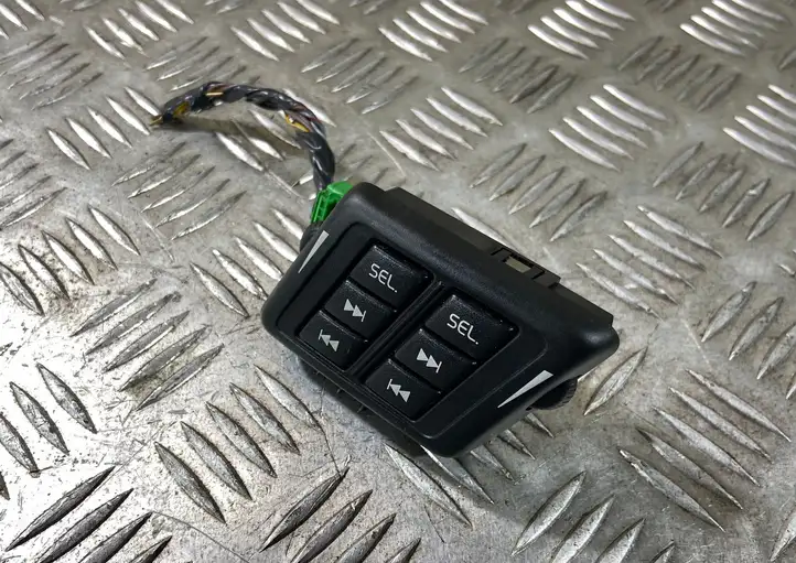 Volvo XC90 (2006 - 2014) 30739243 Кнопки на рулевом колесе — фото 3