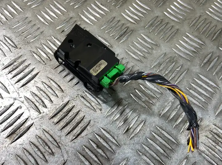 Volvo XC90 (2006 - 2014) 30739243 Кнопки на рулевом колесе — фото 4