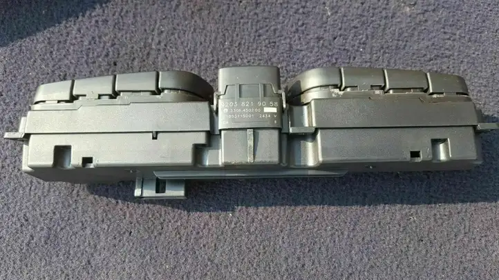 Mercedes-Benz C W203 (2000 - 2007) 2038219058 Другие включатели / ручки/ переключатели — фото 9