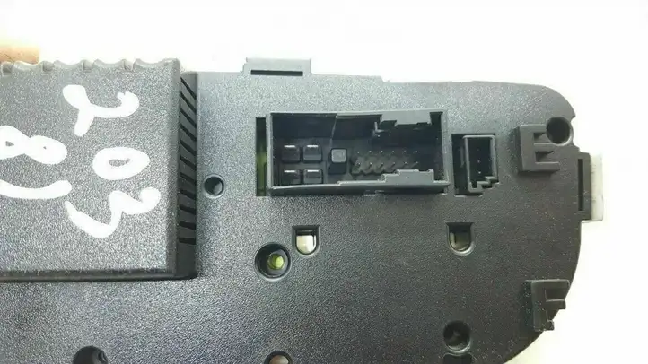 Mercedes-Benz C W203 (2000 - 2007) A2038200785 Блок управления климат-контролем — фото 3