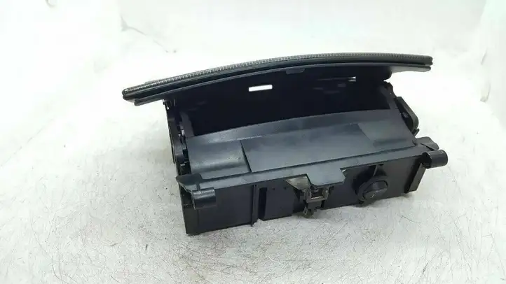 Mercedes-Benz C W203 (2000 - 2007) A2036800852 Передняя пепельница — фото 3