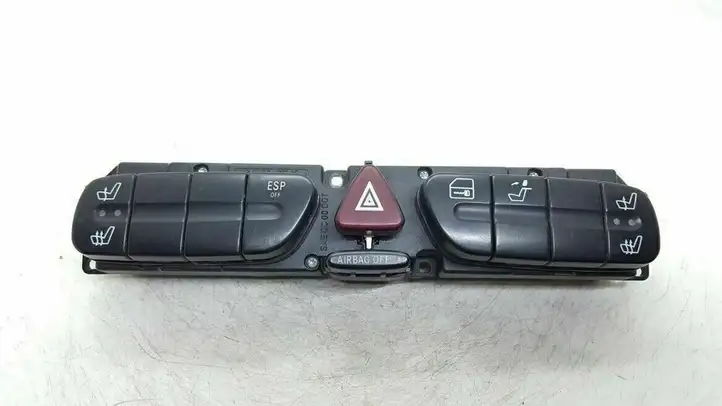 Mercedes-Benz C W203 (2000 - 2007) 2038215458 Блок кнопок на панели — фото 1