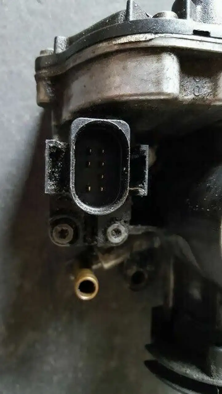 Volkswagen Golf IV (1998 - 2005) 030133064F Дроссельная заслонка — фото 4