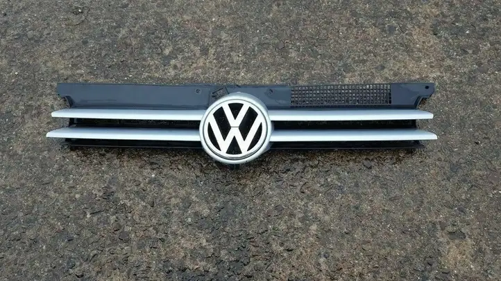 Volkswagen Golf IV (1998 - 2005) 1J0853651H Верхняя решетка радиатора — фото 1