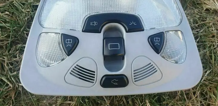 Mercedes-Benz C W203 (2000 - 2007) A2038201101 Передняя подсветка — фото 2