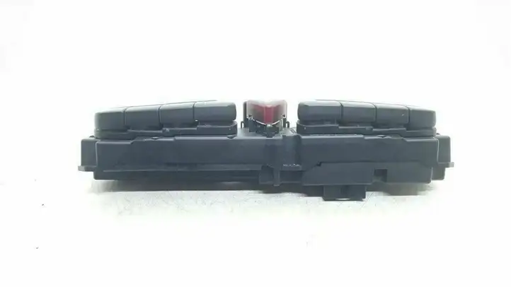 Mercedes-Benz C W203 (2000 - 2007) 2038210951 Блок кнопок на панели — фото 3
